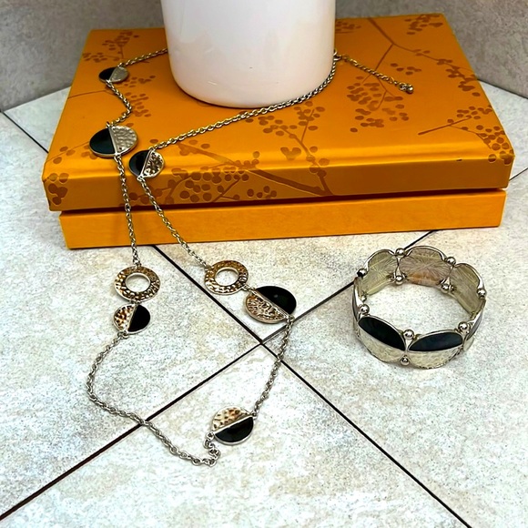 Costume Jewelry Necklace + Bracelet Black and Silver - Picture 2 of 3